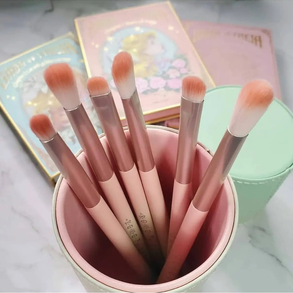 [NIB] Oden’s Eye Cosmetics Saga of Freya Brush Set